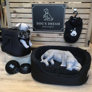 Pro milovníky černé jsme sestavily celý komplet, aby chlupáči mohli ladit se svými páníčky ❤️ taška i pelíšek jsou uvnitř...